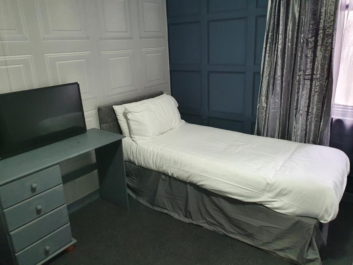 Balkan Hotel Blackpool Room photo
